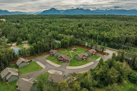 Stoneridge Place Cottage #2 - Vacation or Executive Retreat 2BR 2BA Garage!