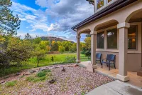 The Glen House, a lovely 4 bedroom home in Palmer Lake, with hot tub, and views! 帕爾默湖住宿飯店