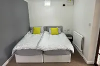 1 Bedroom - Sleeps 3 - Free Parking