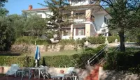 Villa with 2 spacious apartments for 2 x 7 people and swimming pool near Pisa and the sea Hotel a Fauglia