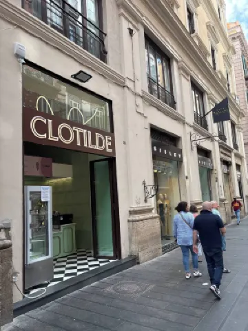 波爾塔切拉薩 平民表決廣場附近的飯店