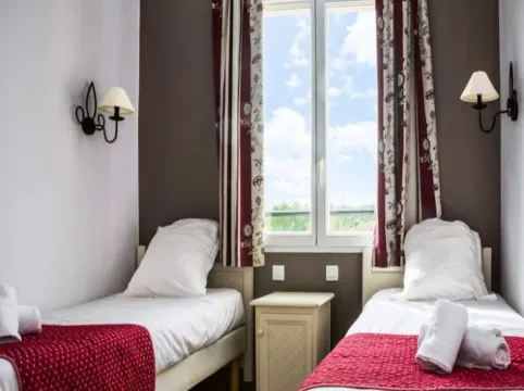 4 Room House 8 People Selection