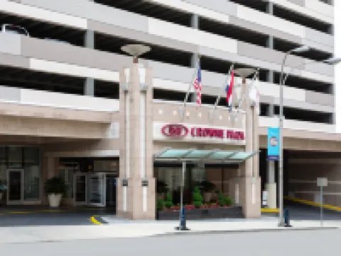 Crowne Plaza KANSAS CITY DOWNTOWN by IHG Hotels near Arabia Steamboat Museum