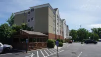 Candlewood Suites WEST SPRINGFIELD by IHG - parking