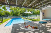 Ladybird Boutique Hotel at Kanonkop - Infinity Pools