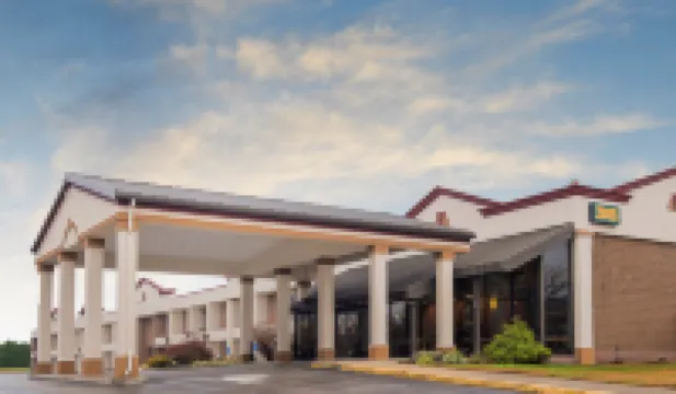 Red Roof Inn & Suites Mt Holly - McGuire AFB Hotels in Burlington County