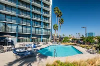 Holiday Inn Express & Suites SANTA ANA - ORANGE COUNTY by IHG - Beach