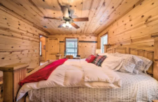 Hot Tub: 'Little Bear's Pond' Broken Bow Cabin