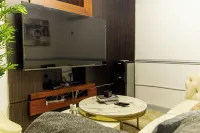 Business Travelers, Families, and Weekend Guests Seeking Comfort and Convenience Hotel a Lagos