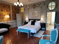 Les Glycines Vézelay فنادق في Nuars