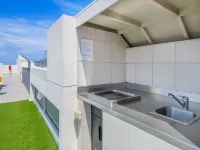 Stunning Ocean Views With Manly At Your Doorstep