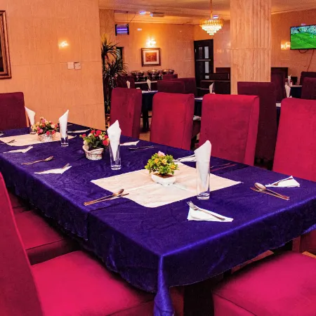 Dees Hotels, Apartments and Suites