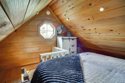 Cozy Couples Retreat w/ Porch on Bayou Teche! - Wifi