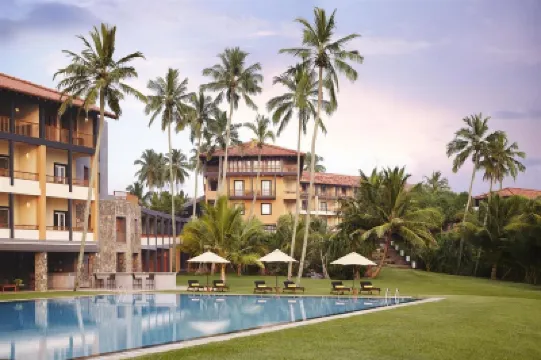 Jetwing Lagoon Wellness, A Luxury Reserve - Adults Only Hotel dekat Dutch Canal