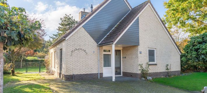 Charming Villa Near the sea and Forest Hotels in Texel