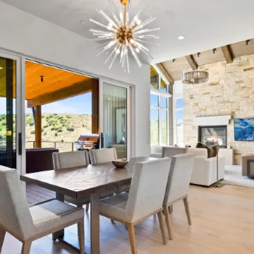 Luxurious Tuhaye Home with Modern Interior, Mountain Views