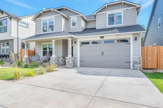 Bend Luxury • Hot Tub • Game Room • Near Downtown