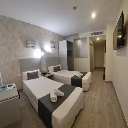 Hotel Clopy Rocamar Отели в г. Бенидорм