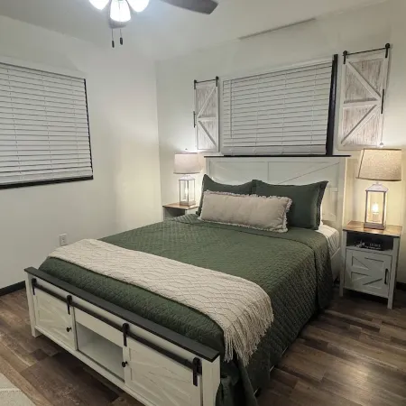 Cozy 2Br • Firepit • Minutes to Downtown & UW Campus • Near Lake Winnebago