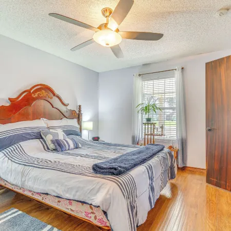 5 Mi to Navarre Beach: Home w/ Game Room & Yard