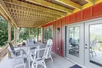 Luxurious 3BR Home w/ Hot Tub & Fireplace - 3 estrellas