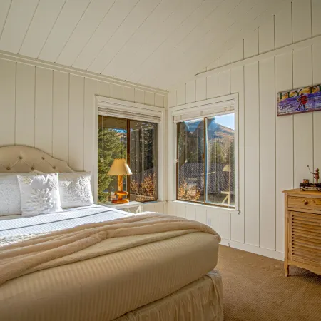 4BD Villager Mountain Retreat + SV Resort Passes