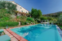Villa Gufo in Lucca with 5 Bedrooms and 4 Bathrooms - De lujo