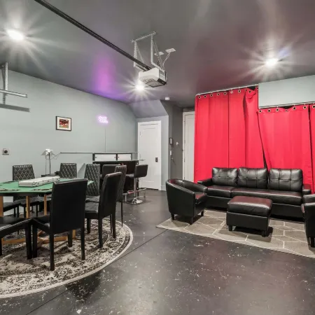 Private Home w Rooftop Game Room Near Downtown