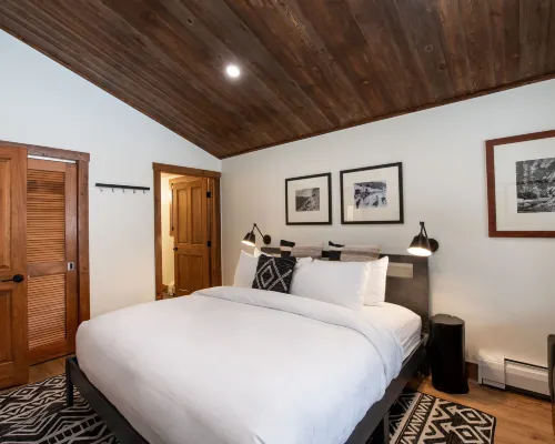 Zephyr Mountain Lodge Premium-Rated 2100 Hotels near Looking Glass