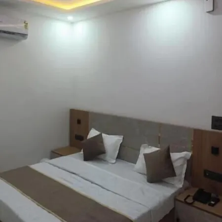 Hotel Ashiyana Palace