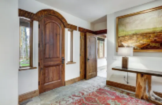 Refined 5 Br Private Home with Private Hot Tub