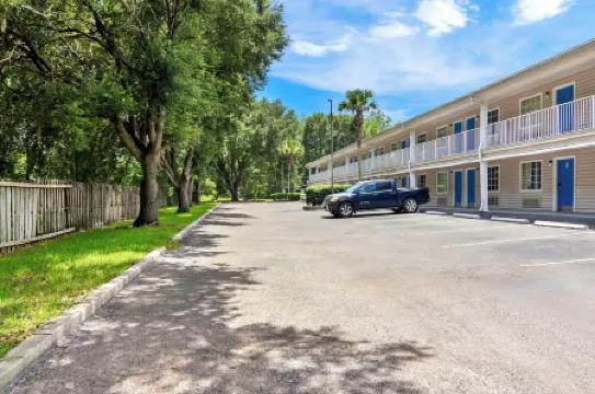 Homestay Inn & Suites