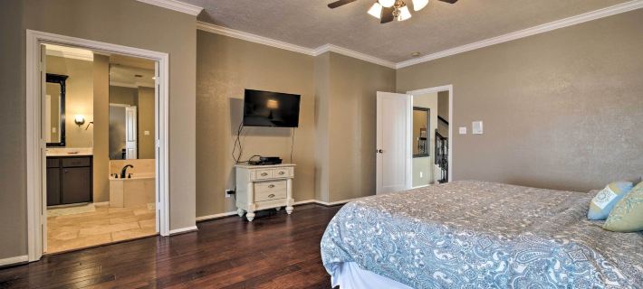 Waterfront Lake Conroe Getaway w/ Multiple Decks! Ξενοδοχεία στην πόλη Conroe