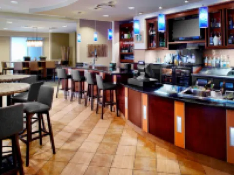 漢密爾頓萬怡酒店 巴特勒縣酒店