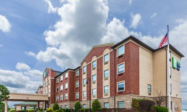 Holiday Inn Express & Suites Tulsa S Broken Arrow HWY 51 by IHG