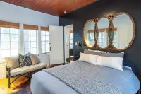 Charming Lake Cottage - 3 Bedrooms, Hot Tub, Sauna, Large Yard
