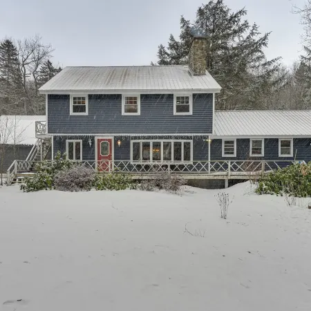 3 Mi to Mount Snow: Spacious West Dover Home