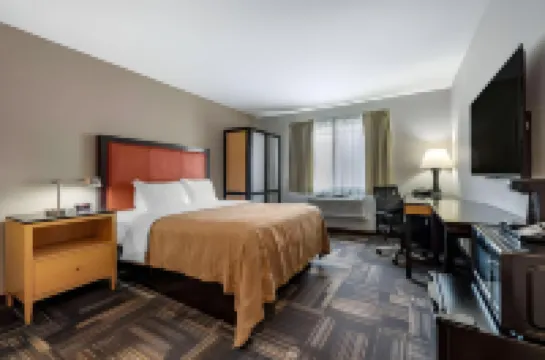 Quality Inn & Suites Evansville Downtown