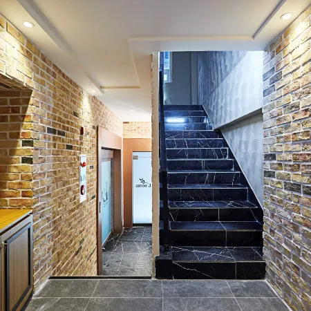 L.Hotel