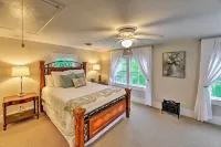 New Bern Home w/ Yard, Grill + Walkable Location - 3-نجوم