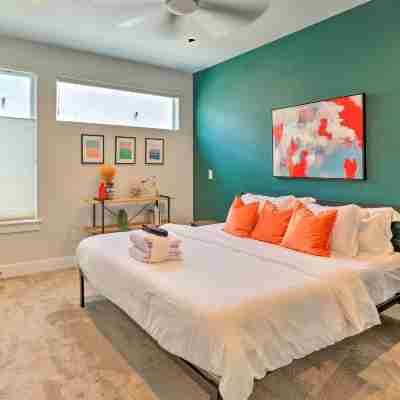 City Skyline Views: Upscale Denver Townhome Rooms