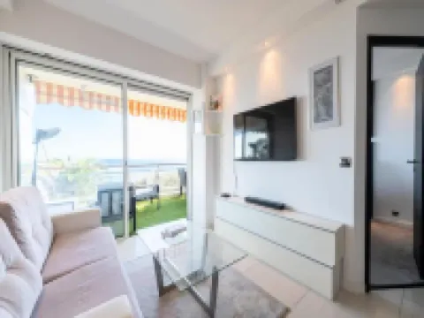 Apartment in Golfe-Juan with Sea Views Hotéis em Vallauris
