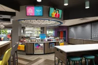 Tru by Hilton Madison East - breakfast
