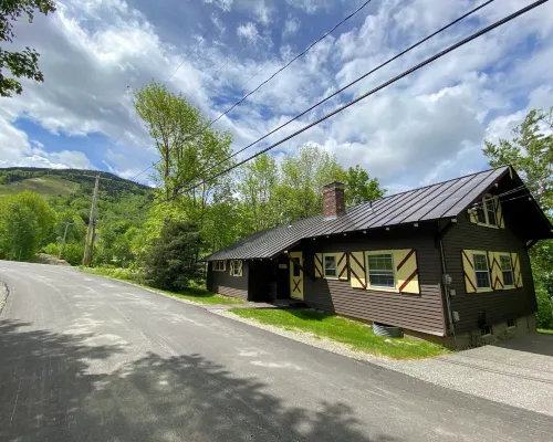 23sr Traditional Austrian Chalet at the Base of Cannon Ski Area in Franconia Notch Hotels in Franconia