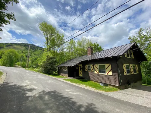 23sr Traditional Austrian Chalet at the Base of Cannon Ski Area in Franconia Notch