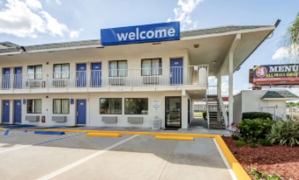 Motel 6 Lakeland, FL