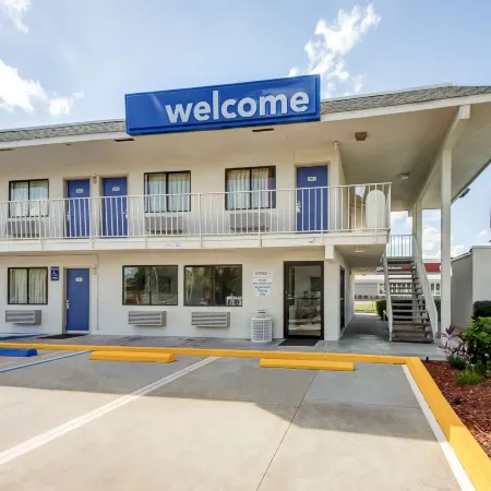 Motel 6 Lakeland, FL