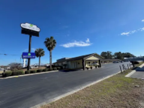 Driftwood Inn - Lake City