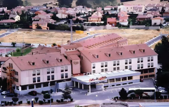 Puerta de Segovia Hotels near Casa-Museo de Antonio Machado