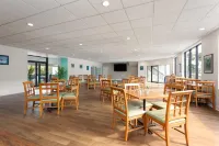 PaddleTail Waterfront Lodge, Trademark Collection by Wyndham - breakfast